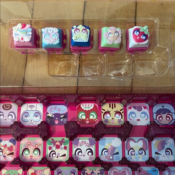 CLICKEEZ Keyboard w/5 Exclusive Keys - Picture 4 of 6